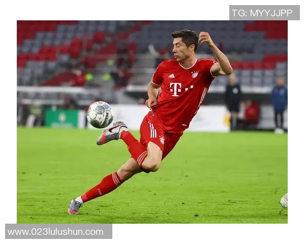 莱万回归安联球场遭拜仁球迷嘘声四起质疑其忘恩负义行为