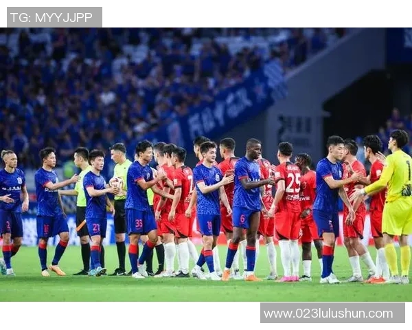 2016年申花与上港激战回顾：足球场上的城市荣耀与激情碰撞