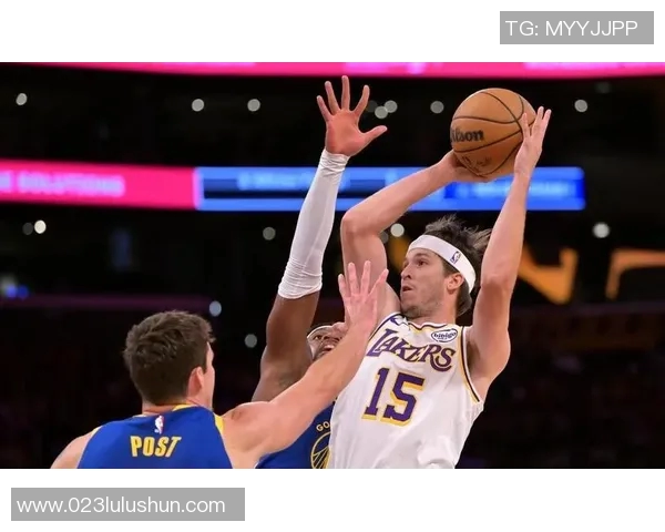 2010年4月14日勇士与开拓者的激烈对决回顾与精彩瞬间分析