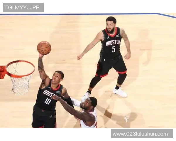 火箭队与尼克斯精彩对决重播回顾赛场瞬间与球员表现分析